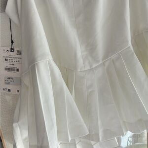 Zara skort that looks like a skirt size m